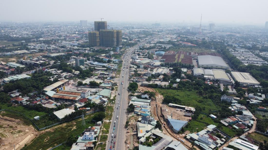 Nguoi dan ky vong doan du an dai 9km se thuc hien xong truoc Tet Nguyen dan. Anh: Dinh Trong