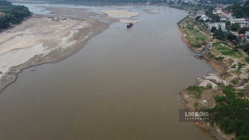 Lao Cai province plans to implement a VND8,500 billion project to treat the Red River. Photo: Duy Dung