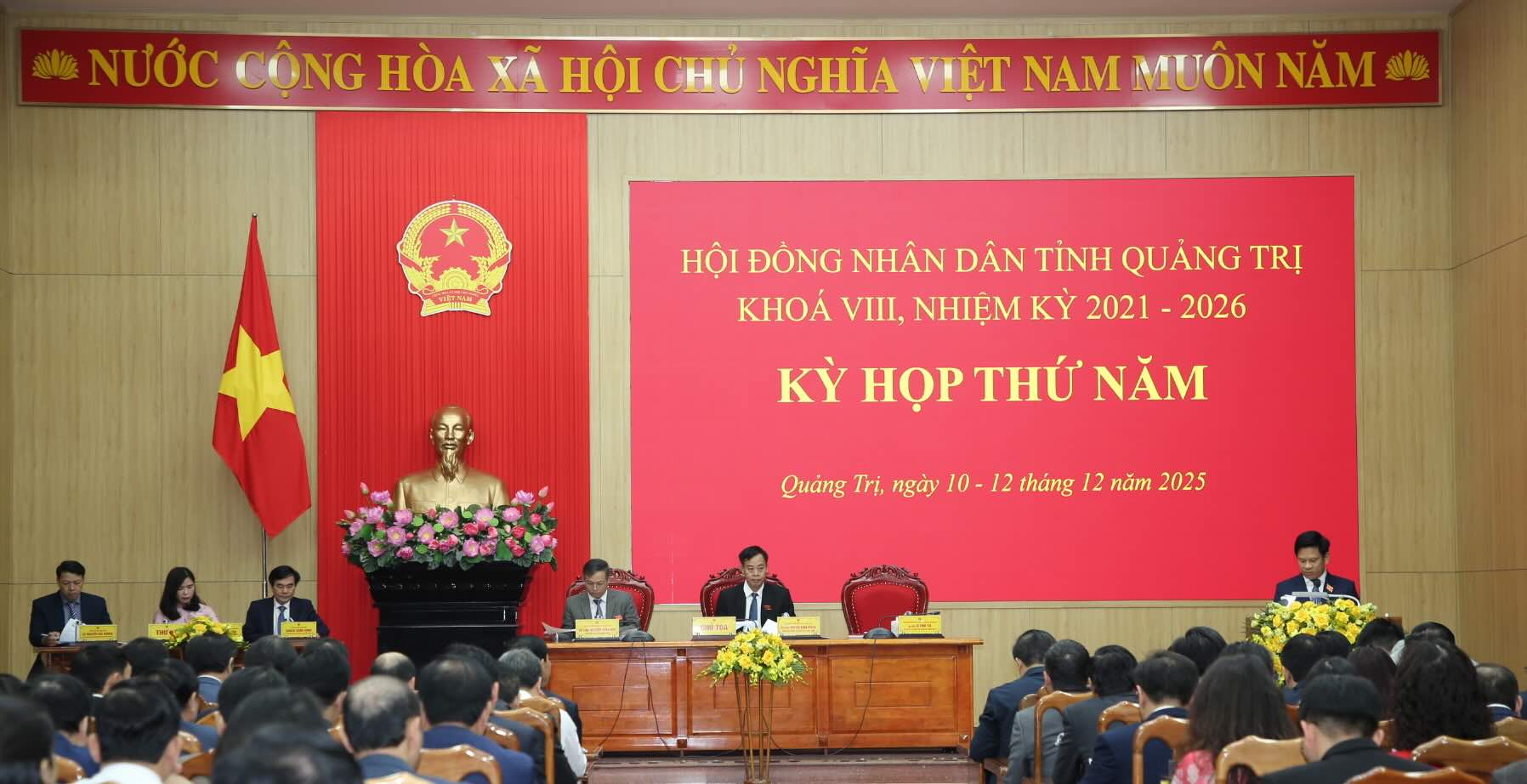 The 5th session of the People's Council of Quang Tri province opened on the morning of December 10. Photo: Cong Sang