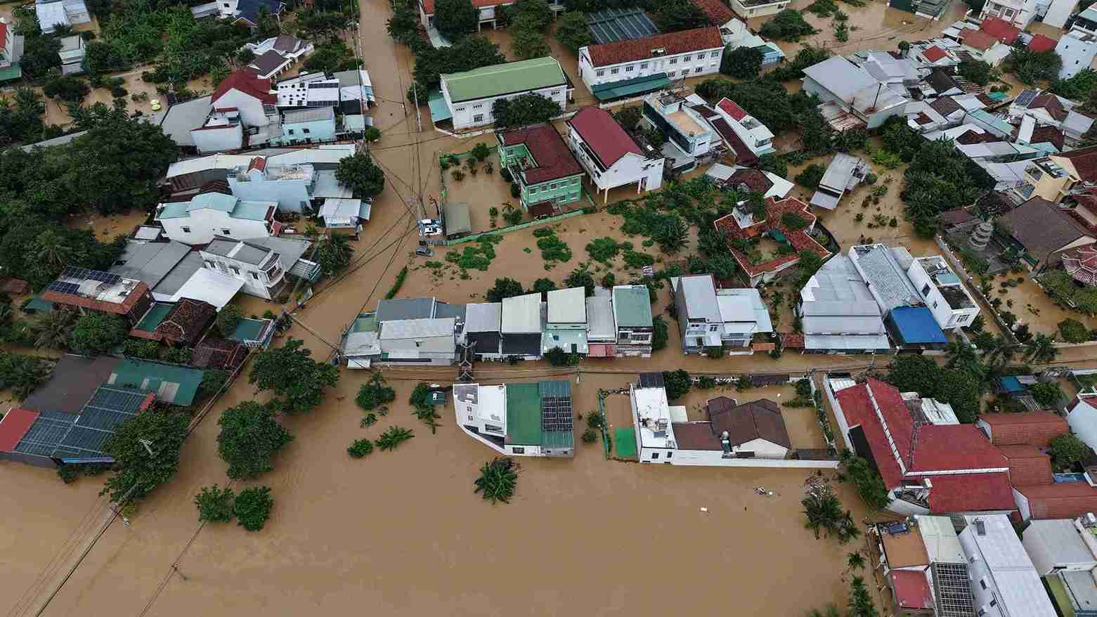 Image of flooding in some areas in Tay Nha Trang ward, Khanh Hoa on November 17. Photo: Huu Long