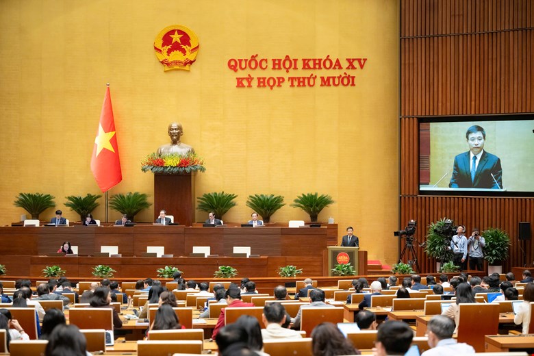 Luat quan ly thue (sua doi) vua duoc Quoc hoi thong qua khong con quy dinh ho tro 100% luong cho cong chuc thue, mien thue thu nhap. Anh: Media Quoc hoi