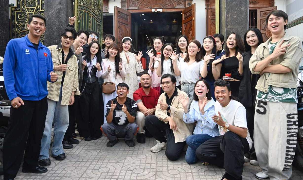 E-kip doan phim Nguoi trong san truong. Anh: Doan phim.