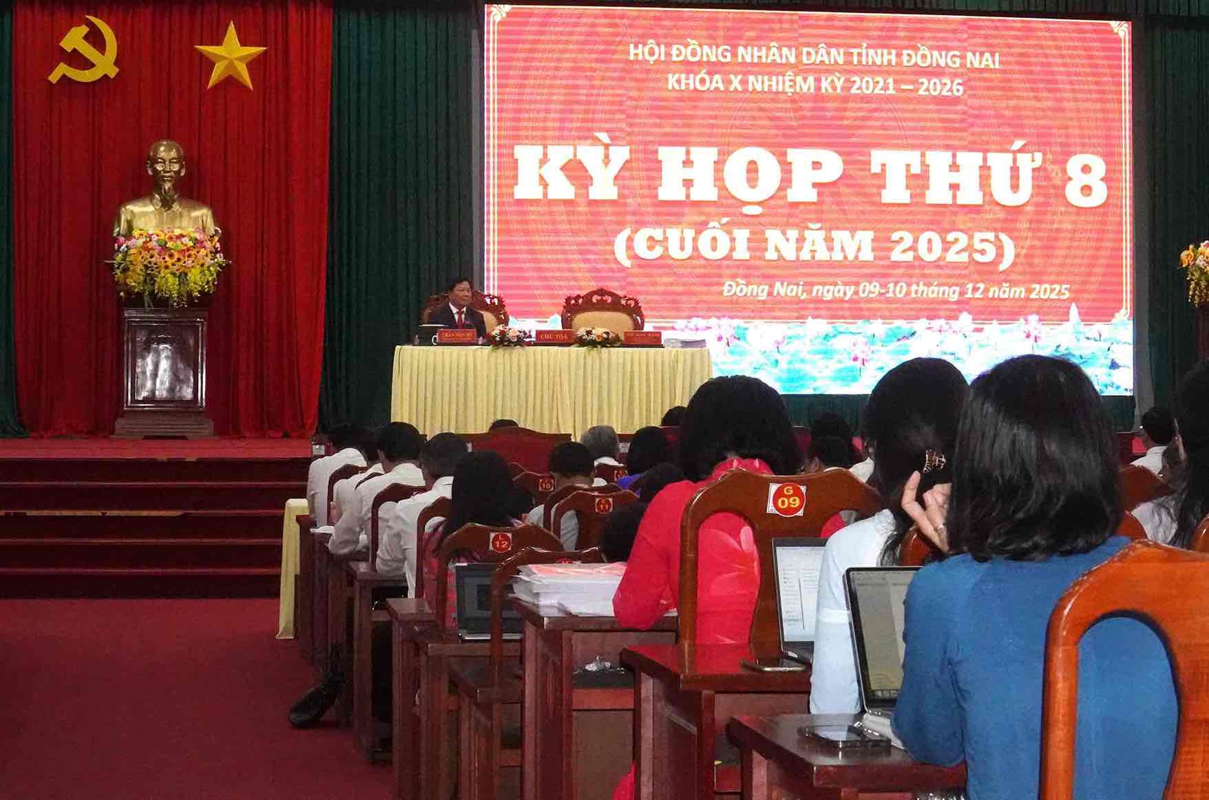 Ky hop thu 8, HDND tinh Dong Nai khoa X. Anh: HAC