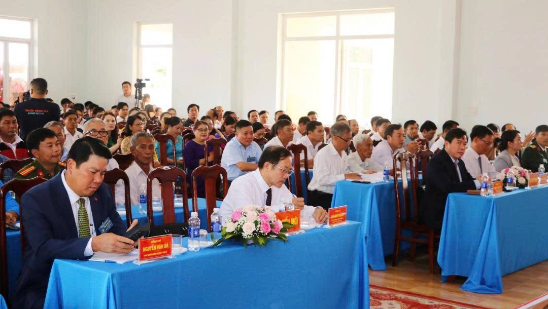 Dang uy, UBND xa Dak Lieng luon quan tam danh nguon luc phat trien kinh te vung dong bao dan toc thieu so. Anh: Bao Lam.