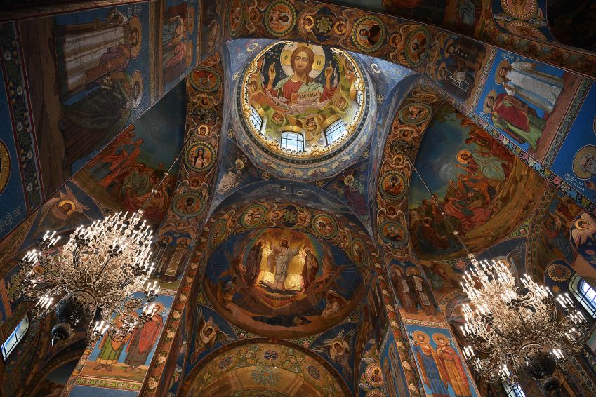 Long lay va tinh te, ti mi den tung chi tiet o cac buc kham. Anh: Viet Van