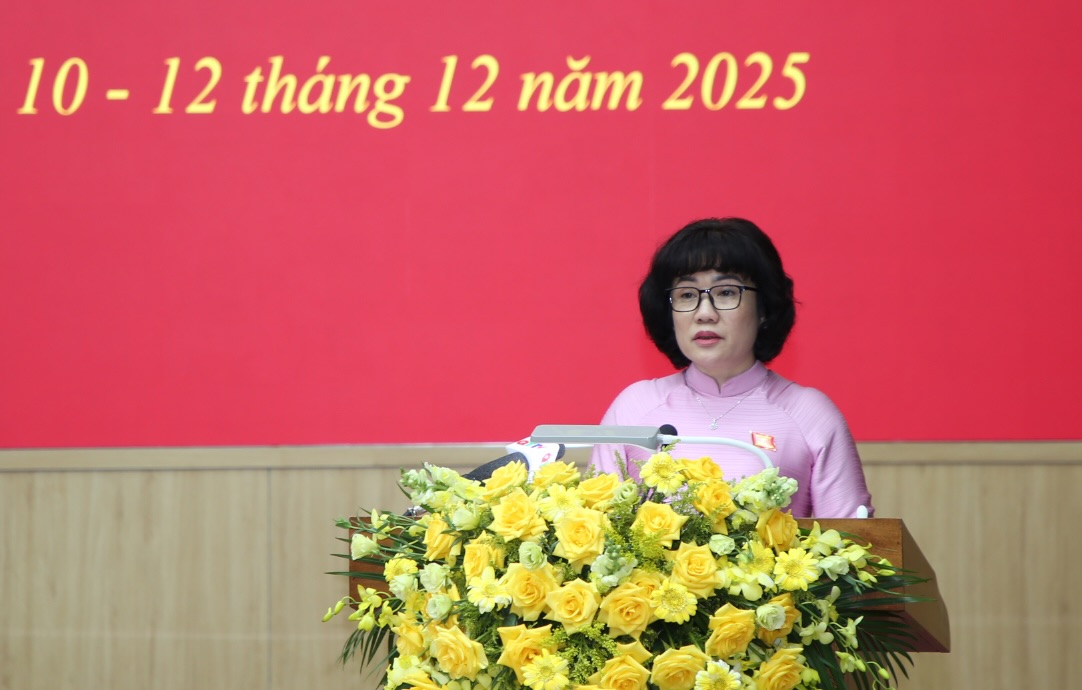 Ms. Nguyen Thi Mai - Head of the Culture - Social Committee of the People's Council of Quang Tri province said that the province is lacking about 3,500 educational staff. Photo: Cong Sang