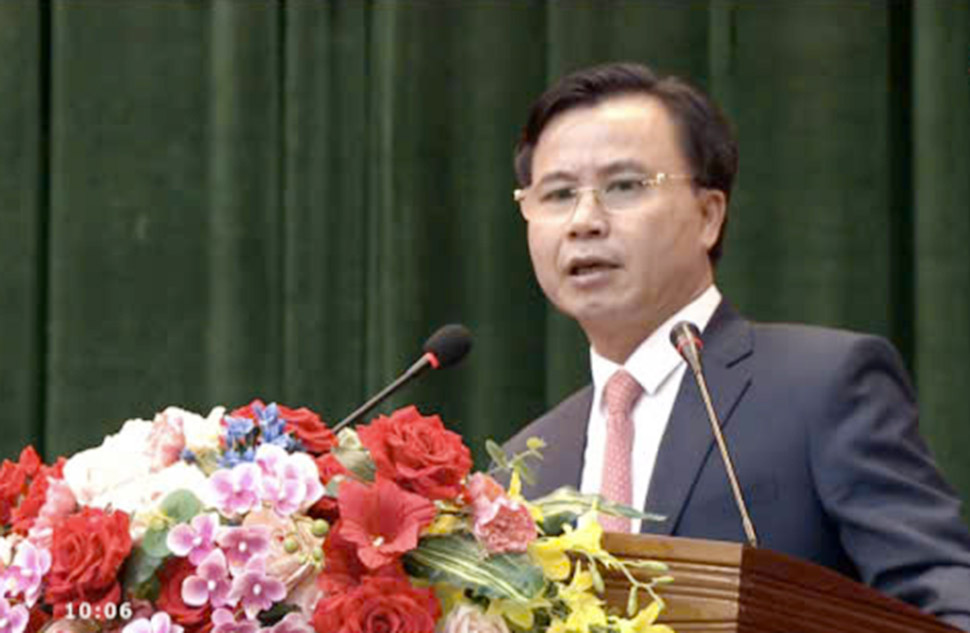 Ong Le Ngoc Huan - Giam doc So Nong nghiep va Moi truong tra loi chat van tai ky hop HDND tinh Ha Tinh sang 10.12. Anh: Tran Tuan.