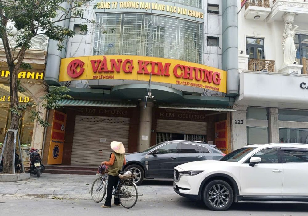 Tinh trang tiem vang Kim Chung trong sang 10.12. Anh: QUACH DU.