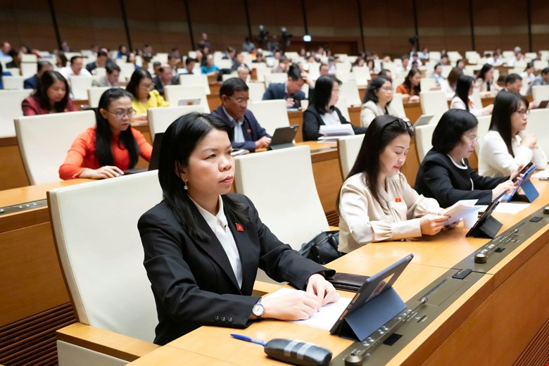 Sang 10.12, Quoc hoi bieu quyet thong qua Luat Giao duc dai hoc (sua doi). Anh: Media Quoc hoi