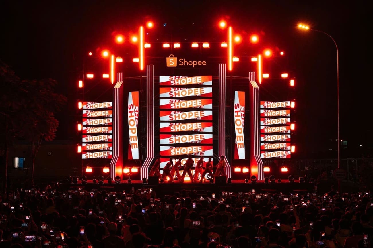 Tiec muc khai mac dai nhac hoi “Bung no am nhac cung Shopee” day soi dong dien ra tai KCN Bau Bang, Binh Duong. Anh: Shopee