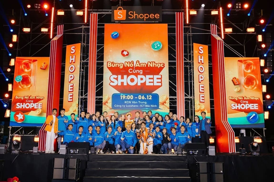 Dieu dac biet co tai dem dai nhac hoi Bac Ninh, hang nghin nguoi lao dong hoa giong cung nghe si, ho vang “Chuc mung sinh nhat Shopee”.