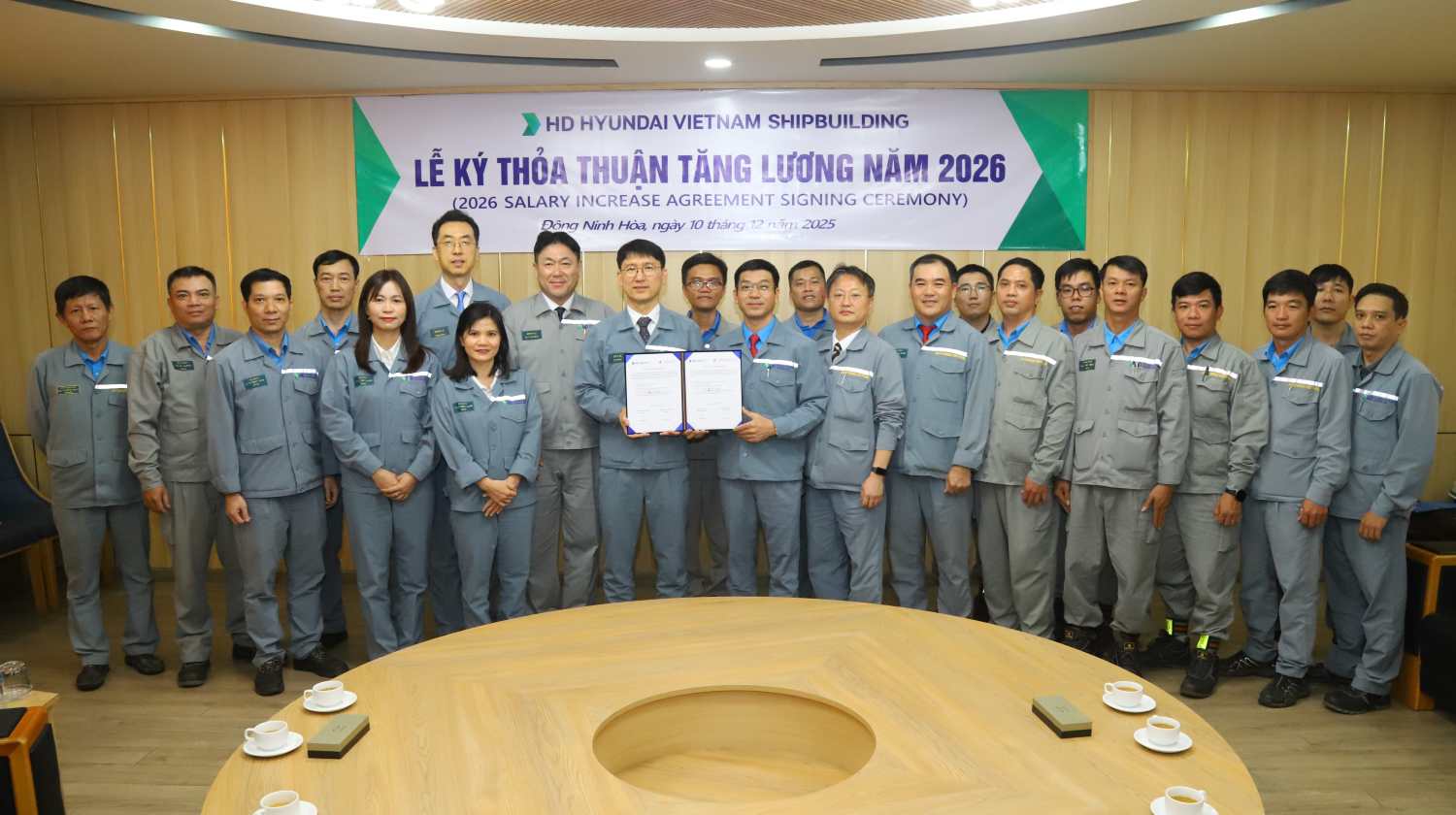HD現代ベトナム造船有限公司の組合と取締役会は、2026年に給与と賞与を増額することで合意に達した。写真：Ha Ngan