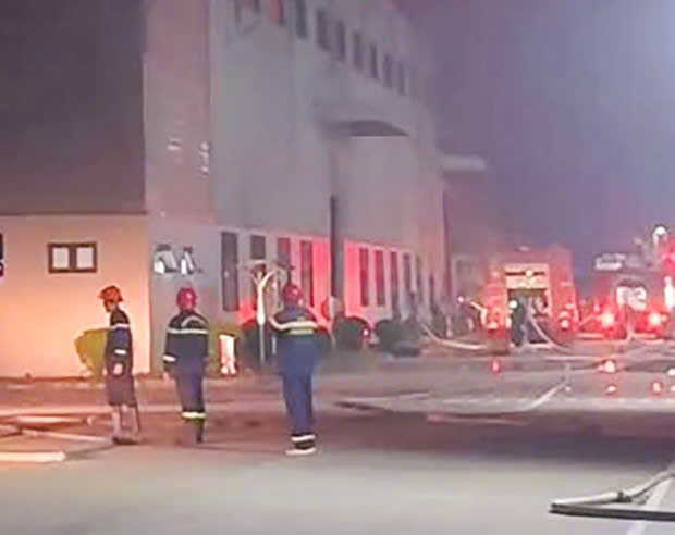 Chay rang sang tai Hai Phong, luc luong PCCC kip thoi dap tat. Anh: Nguoi dan