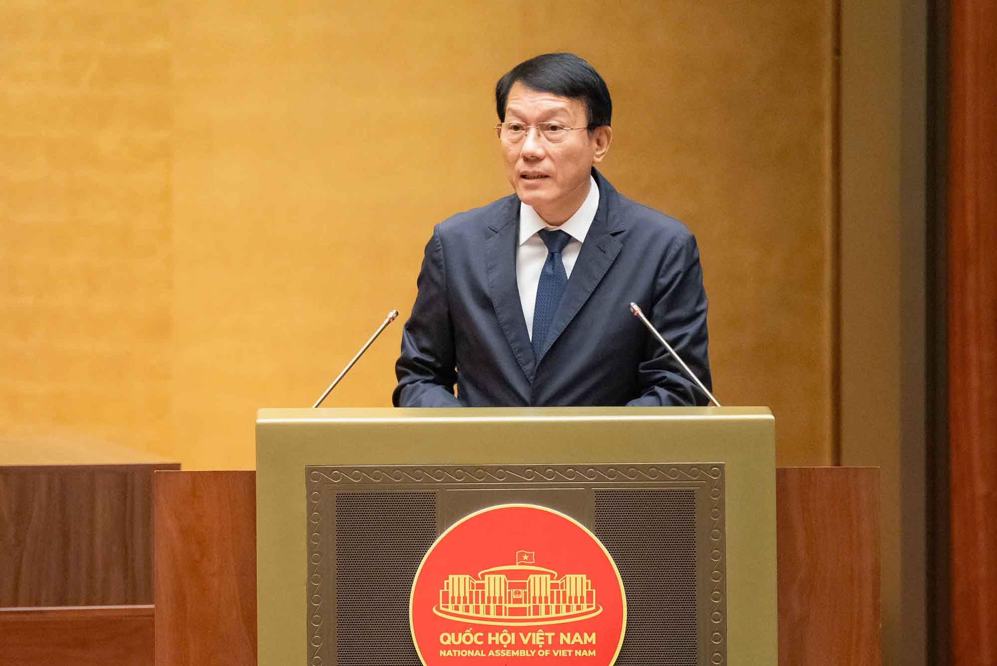 ルオン・タム・クアン公安大臣が、サイバーセキュリティ法案の受け入れ、説明、修正、および完成に関する報告書を発表。写真:Quochoi.vn