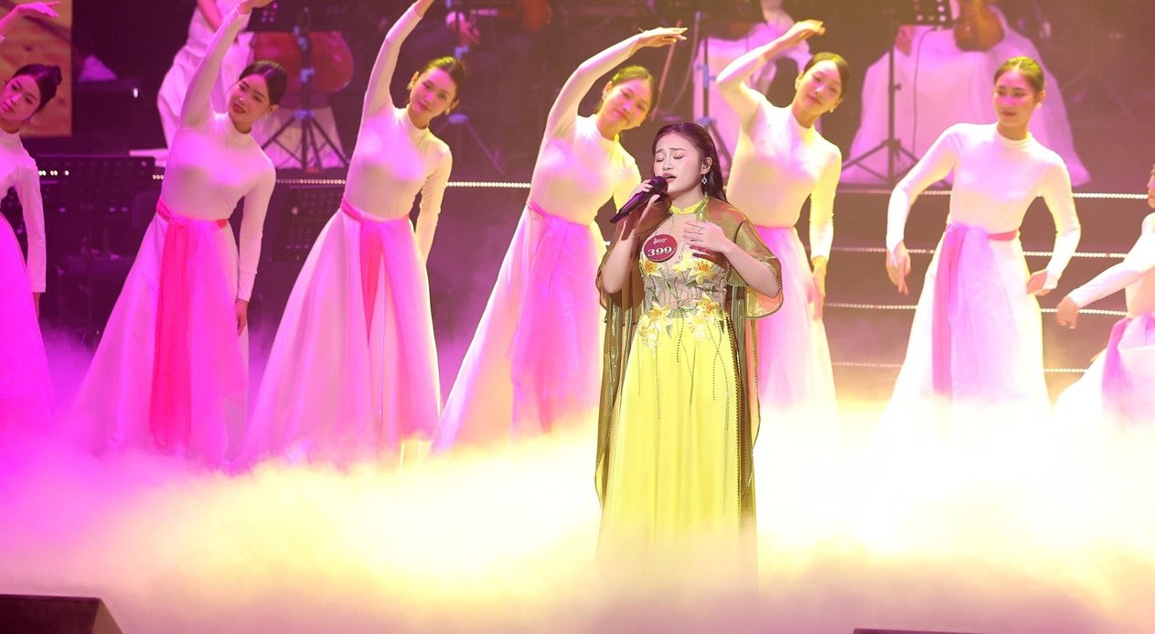 Ca si Gia Linh trinh dien trong chung ket. Anh: Nhan vat cung cap.