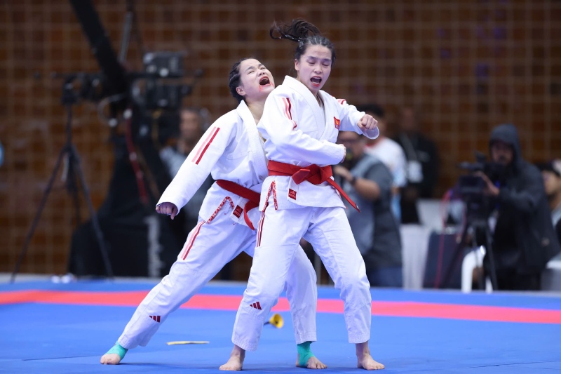 Hong Ngoc and Ngoc Bich won the co-performance medal at the 33rd SEA Games. Photo: Minh Dan