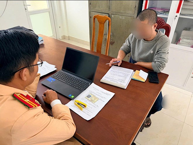 Xe khách chạy ngược chiều Quốc lộ 1A, tài xế bị phạt nặng