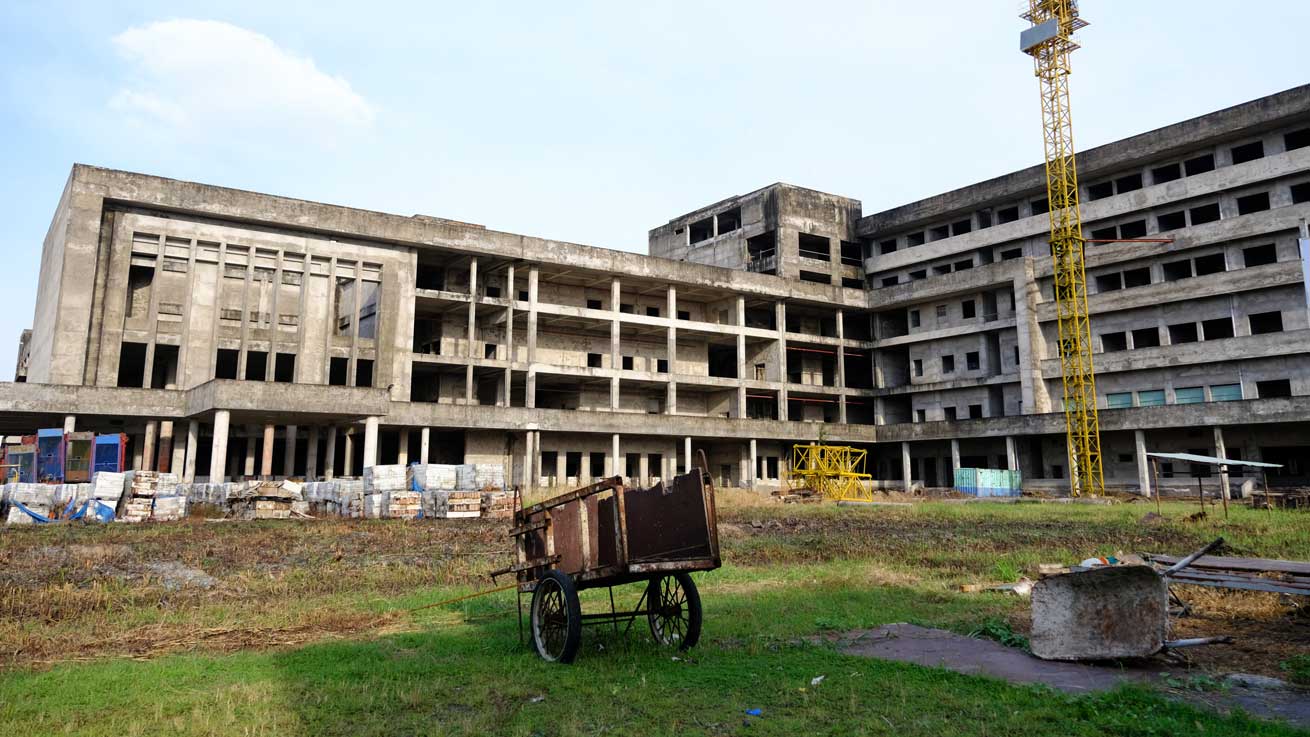 Du an Benh vien Ung buou TP Can Tho voi quy mo 500 giuong, sau nhieu kho khan, da duoc Hoi dong nhan dan TP thong qua nghi quyet dieu chinh chu truong dau tu vao ngay 14.11. Tong muc dau tu duoc dieu chinh tang them khoang 344 ti dong do chenh lech ti gia, nang tong von du kien len 2.071 ti dong.