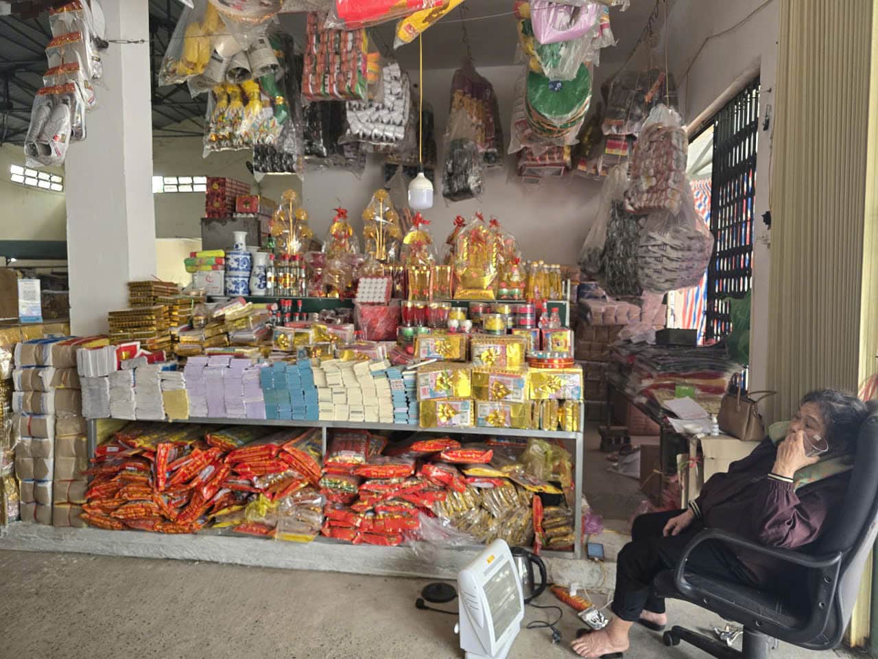 Ki - ot ban do hang ma cua gia dinh ba Dang Thi Soi sau khi chuyen tu cho Rong Ninh Binh ve cho Nam Thanh. Anh: Nguyen Truong