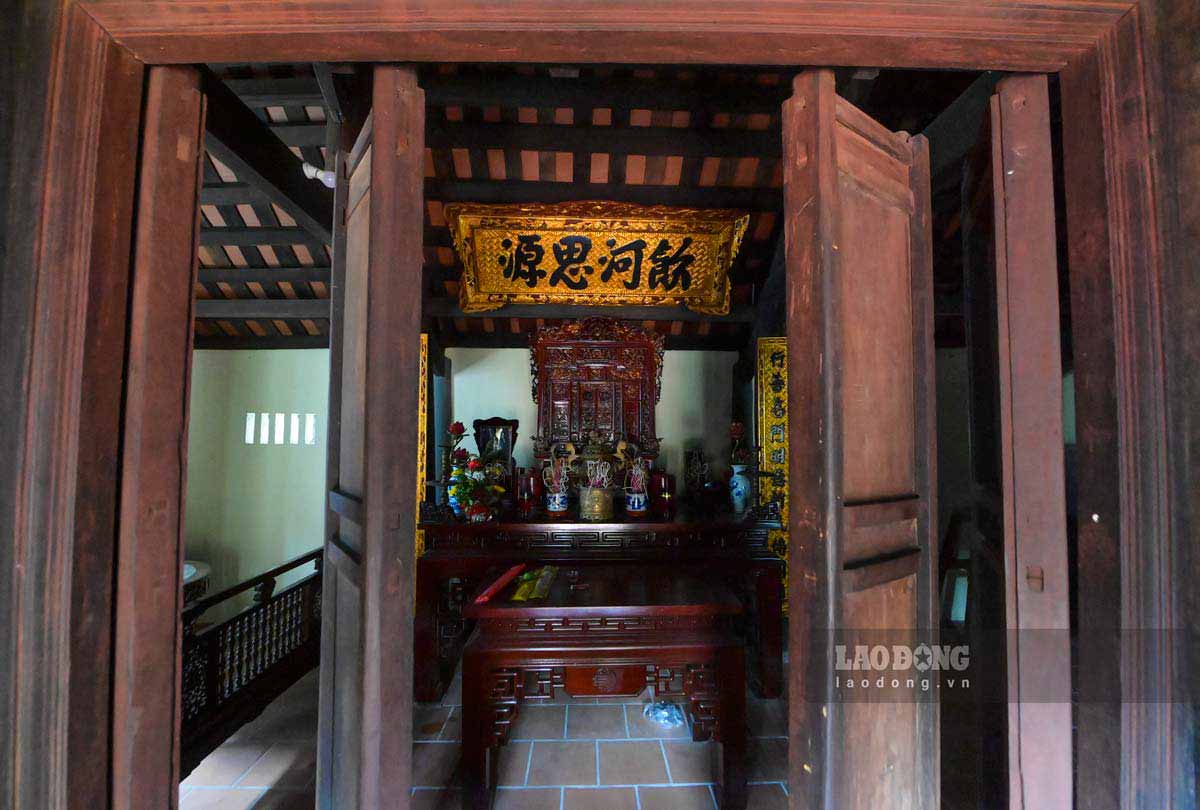 Ngay nay o lang Hanh Thien nhieu nep nha xua van giu duoc cau truc ban dau nho su gin giu can trong cua chu nhan qua nhieu the he. Doi voi ho, nha khong chi la noi o ma con la khong gian giao duc truyen thong, noi con chau duoc ran day ve dao hieu, ve tinh than hoc tap.