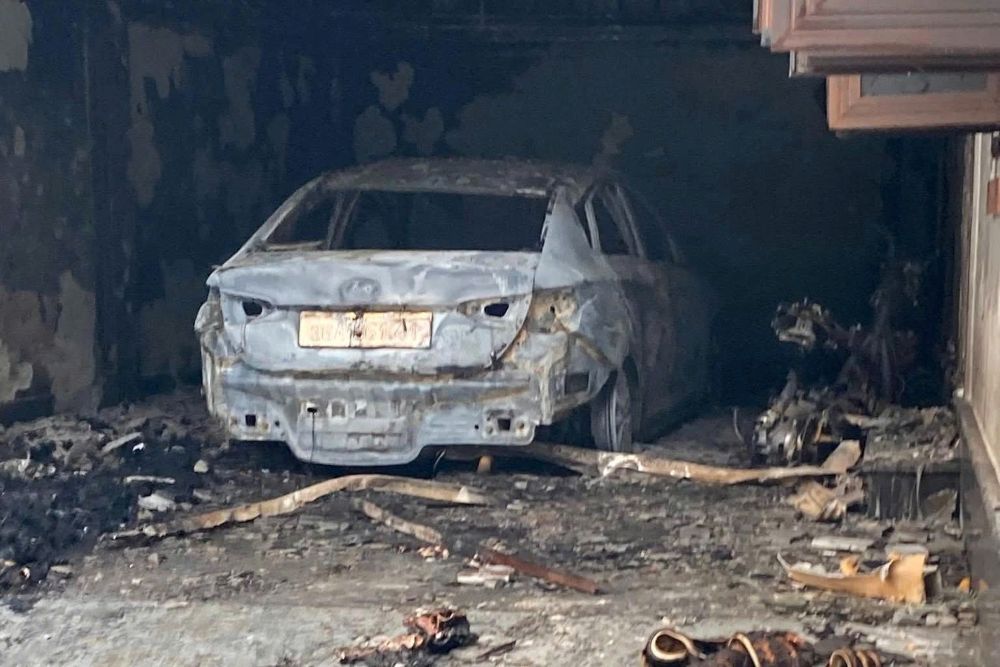 Hien truong vu nghi an nguoi dan ong dot xe roi tu thieu tai nha rieng. Anh: MINH HOANG