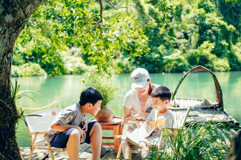 Ho nuoc xanh ngoc va cay phu the la mot trong nhung dia diem ly tuong khi den voi Huu Lung. Anh: Hung Vi