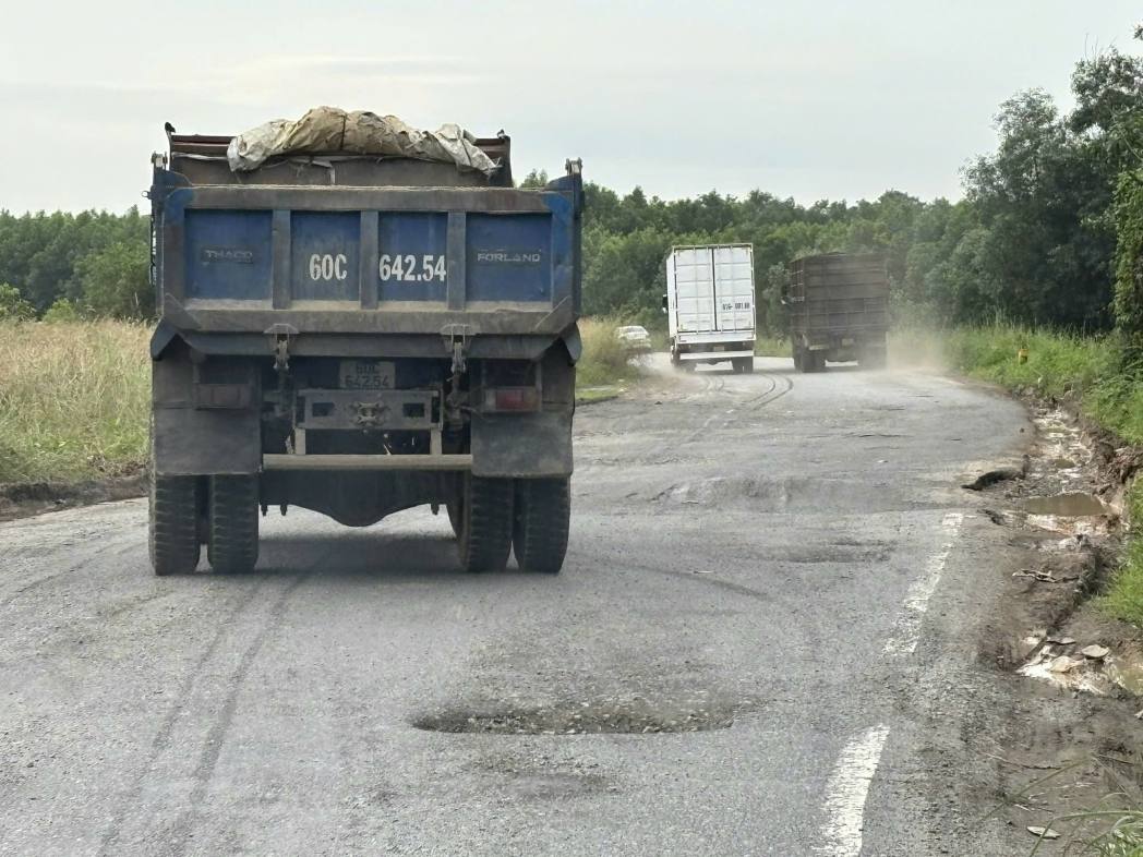 Tuyen duong xuong cap. Anh: Dinh Trong