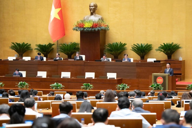 Nghiem cam hanh vi su dung AI de gia mao hoac mo phong nguoi, su kien that de lua doi. Anh: Quochoi.vn