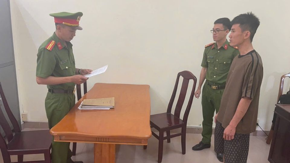 The police agency executed the order to temporarily detain Vo Truong An. Photo: Provided by the police.