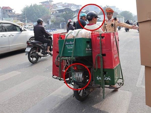 Gần 50 tài xế bị xử phạt vì che biển số và dùng điện thoại khi lái xe ở Hà Nội