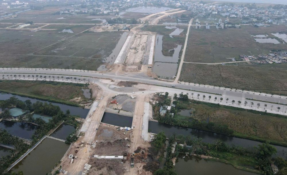 Du an tuyen duong truc canh quan Thanh Hoa – Sam Son (phuong Sam Son, tinh Thanh Hoa) nhin tu tren cao. Anh: QUACH DU