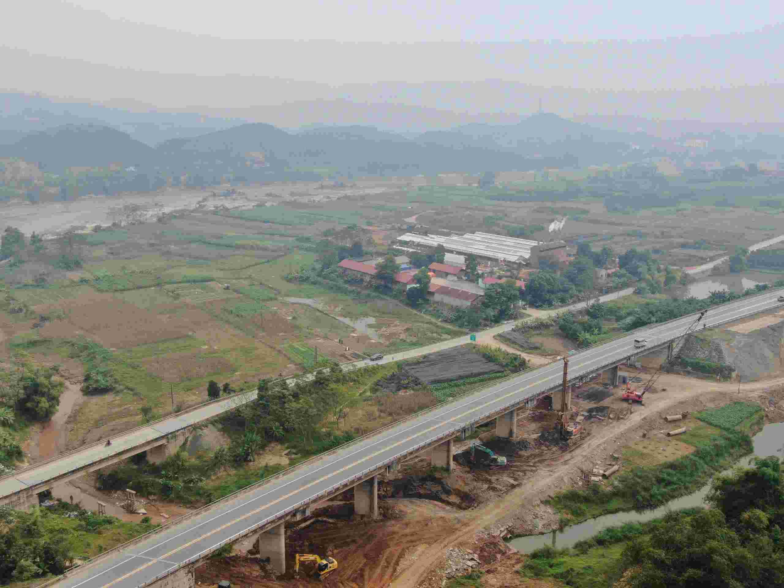 Các địa phương trong tỉnh Lào Cai đang quyết liệt triển khai nhiều giải pháp đồng bộ để đảm bảo điều kiện tốt nhất khởi công dự án vào ngày 19.12.2025. Ảnh: Duy Dũng