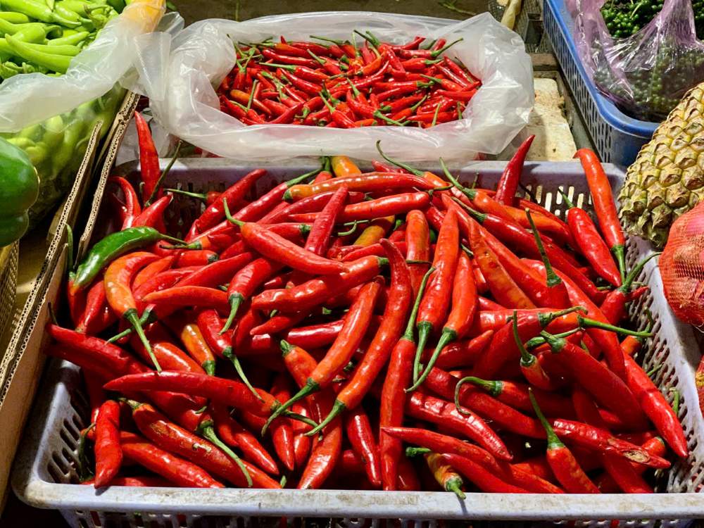 Da Nang people are surprised by the sky-high price of chili. Photo: Thanh Huyen