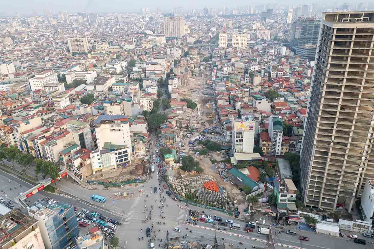 Ring Road 1 project through O Cho Dua ward (Hanoi). Photo: Song Huu
