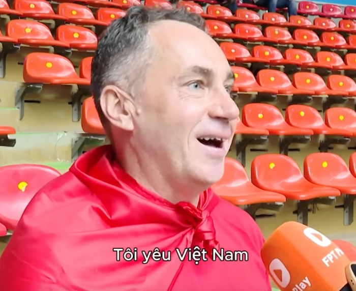 Co dong vien nguoi Nga yeu men bong chuyen Viet Nam. Anh cat tu video