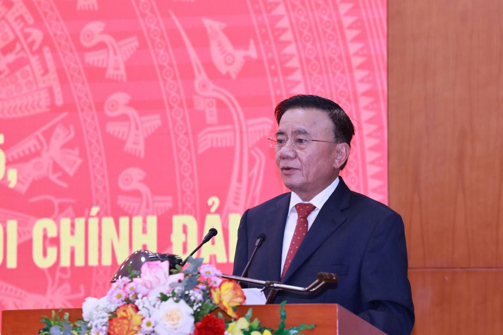 The Standing Committee of the Secretariat, Tran Cam Tu, requested to advise and propose to include a number of large-scale waste projects and works in the Steering Committee for monitoring to focus on directing the final handling. Photo: Ai Van