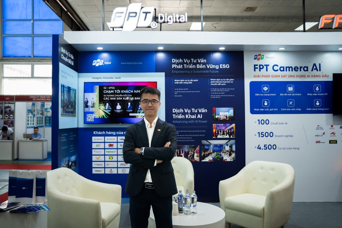Le Hung Cuong, Deputy General Director of FPT Digital - FPT Corporation, changed his mindset as a mandatory starting point when businesses want to apply AI. Photo: DNCC