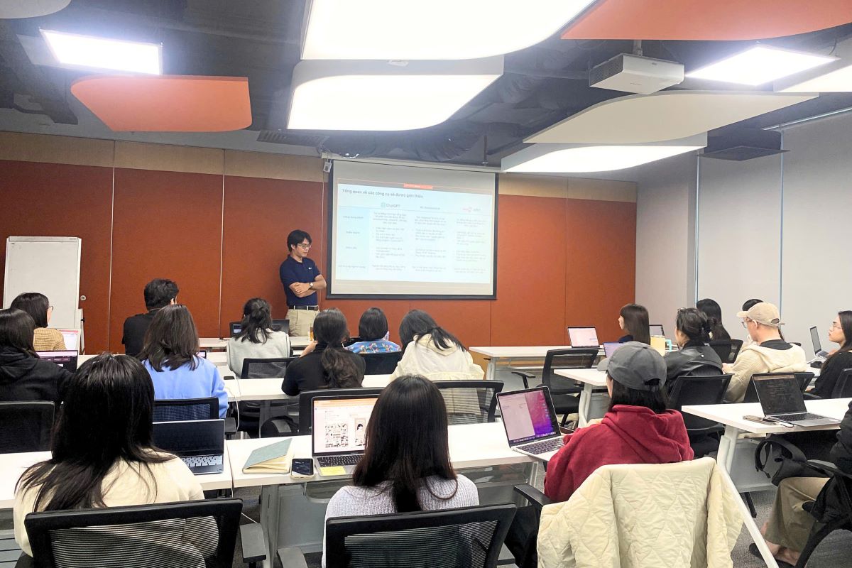 Training AI applications for businesses, Dr. Nguyen Nhu Khoa emphasized that users need to use AI as a thinking support associate, not a replacement. Photo: Provided by the enterprise