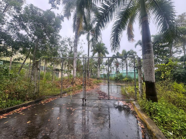 Khu vuc cong rao doc loi di dong kin vao sang 11.12. Anh: Phuong Anh