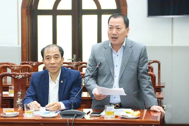 Dai bieu tham luan tai Hoi thao.