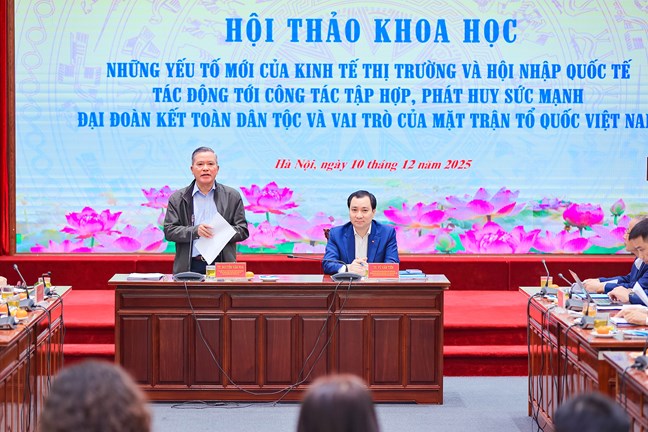 TS. Nguyen Van Pha, Uy vien Doan Chu tich, nguyen Pho Chu tich Uy ban Trung uong MTTQ Viet Nam phat bieu khai mac Hoi thao.