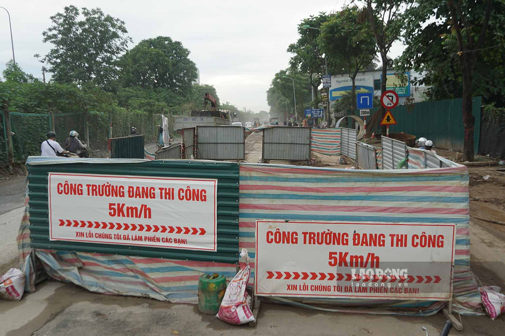 Hanoi diverts traffic to serve the repair of Thang Long Avenue. Photo: Ngoc Thuy