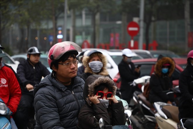 Ha Noi de nghi cac truong tam dung hoac dieu chinh thoi gian lam viec, hoc tap neu khong khi o nhiem nghiem trong. Anh: Van Thang