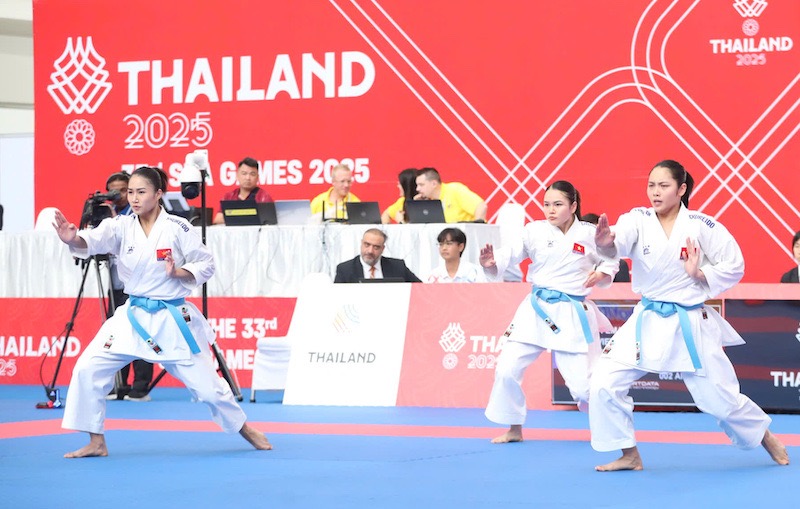 The Vietnam women's volleyball team entered the second match of the 33rd SEA Games today (December 11). Photo: Minh Dan