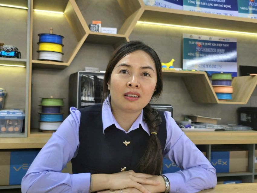 グエン・ティ・ラン・ダイ先生 - SuperNovaチーム(カウザイ中学校)担当教員が、「STEMイノベーションペトロベトナム」プログラムの国際基準を満たすSTEM室について語る。写真:PVN