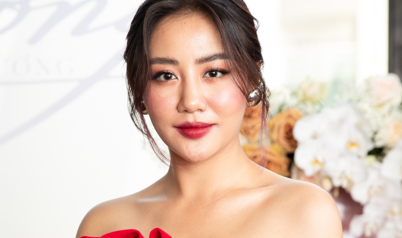 The beauty of the female singer sang at the wedding of billionaire Johnathan Hanh Nguyen's daughter. Photo: Provided by the character.