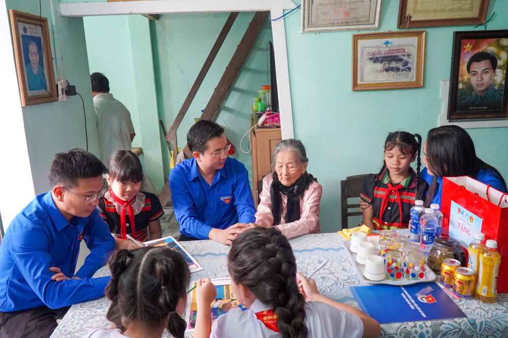 Da Nang has introduced a series of new policies to care for people with revolutionary contributions. Photo: Tran Thi