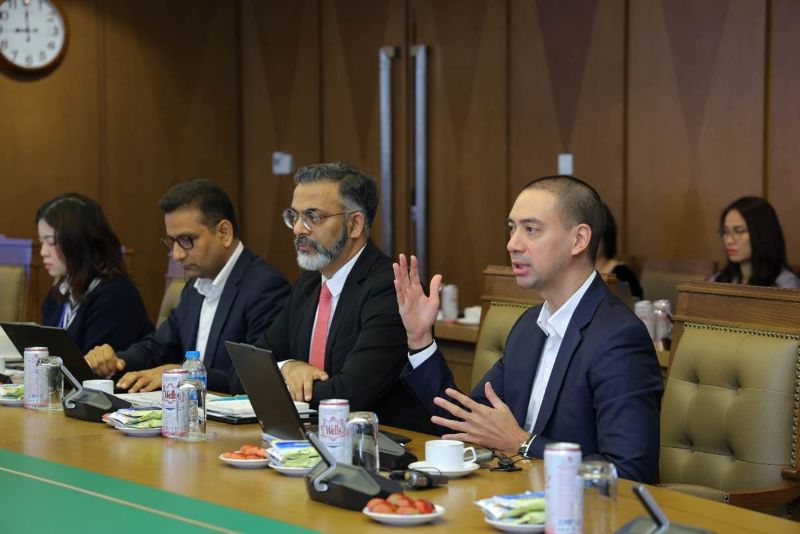 Dai dien BCG phan tich cac de xuat chien luoc. Anh: PVN