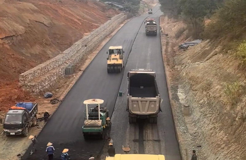 Tuyen duong tranh thanh pho Cao Bang sap ve dich sau gan 2 thap ky xay dung. Anh: Tan Van