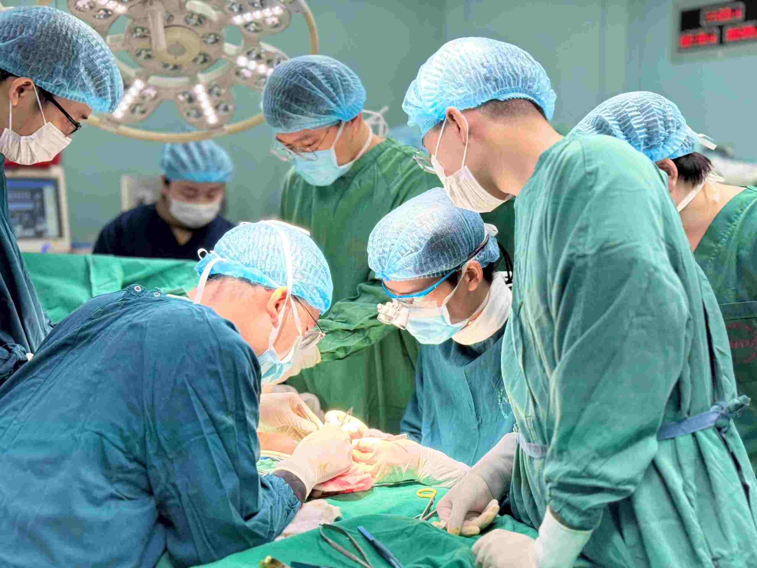 Saving the necrotic foot of a diabetic. Photo: Thanh Dang